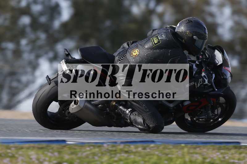 /Archiv-2024/01 26.-28.01.2024 Moto Center Thun Jerez/Gruppe gruen-green/backside